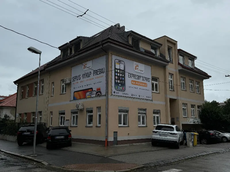 Montáž plachtovej reklamy na fasádu Bratislava